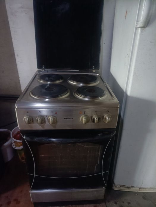 Продаю электрическую плиту Hansa