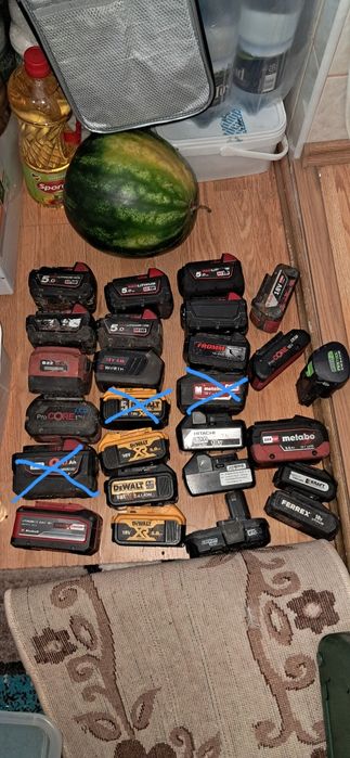 acumulatori bateri milwaukke dewalt makita mana a doua