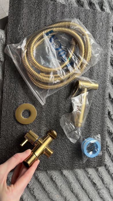 Продам холодный кран для бидэ, золотой