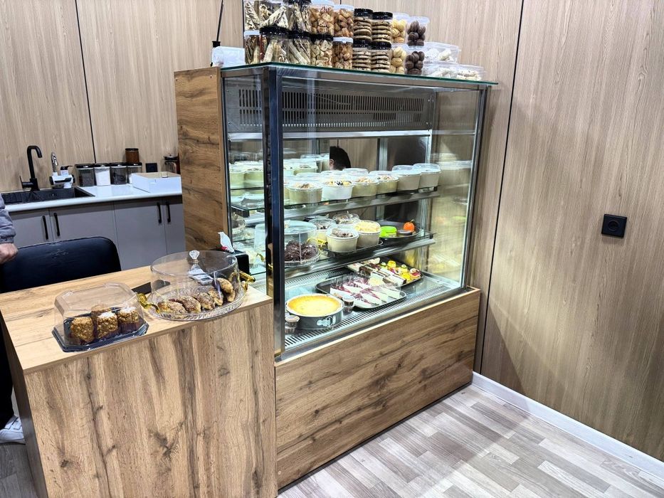 Витрина холодильник торт учун