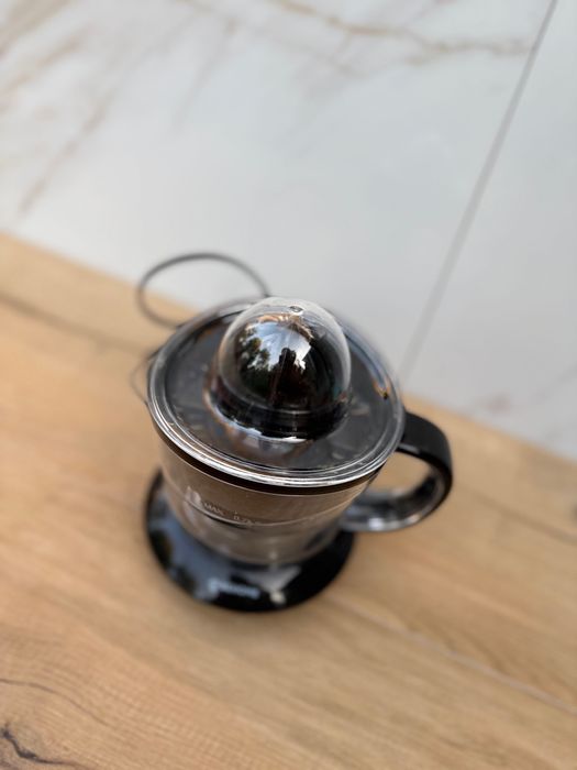 Електрическа сокоизстисквачка за цитруси Behome 700 мл