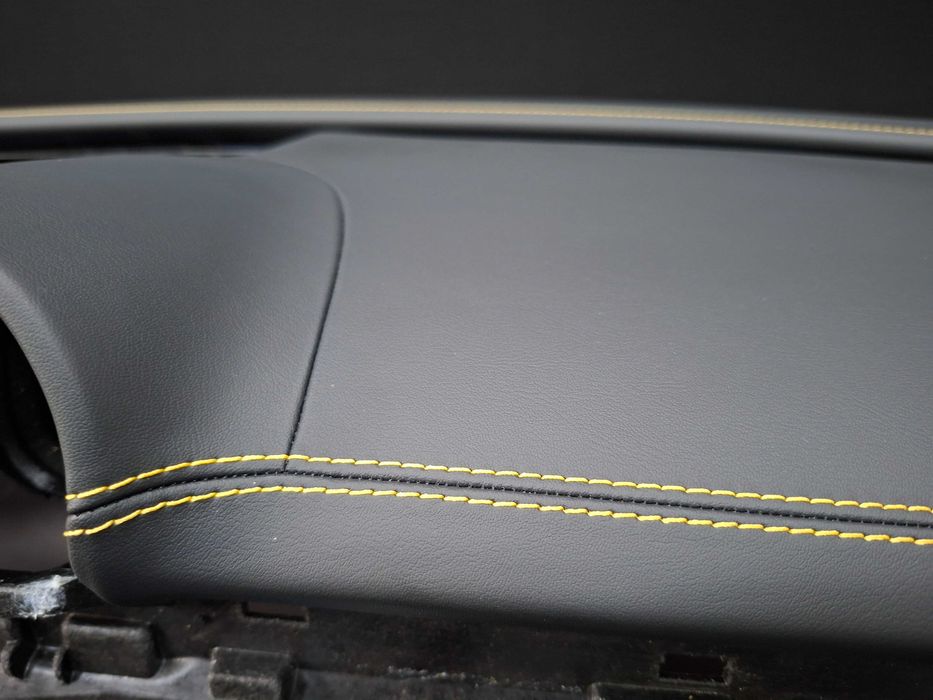 Ново Кожено Табло с Жълт шев Mercedes W206 AMG HUD