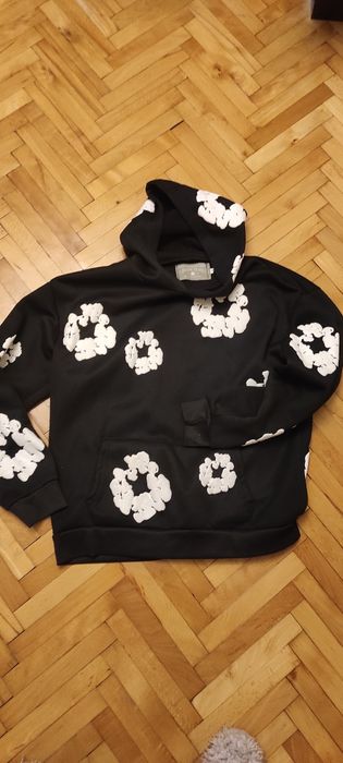 Продавам суичър,размер М.