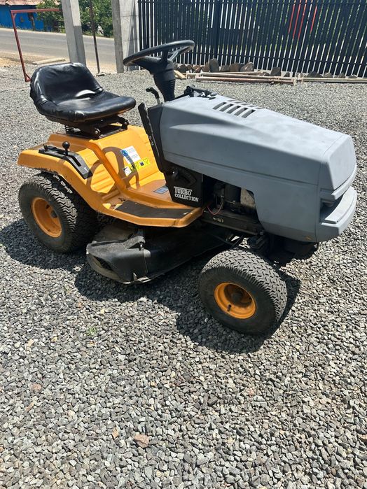 Tractoraș tuns gazonul