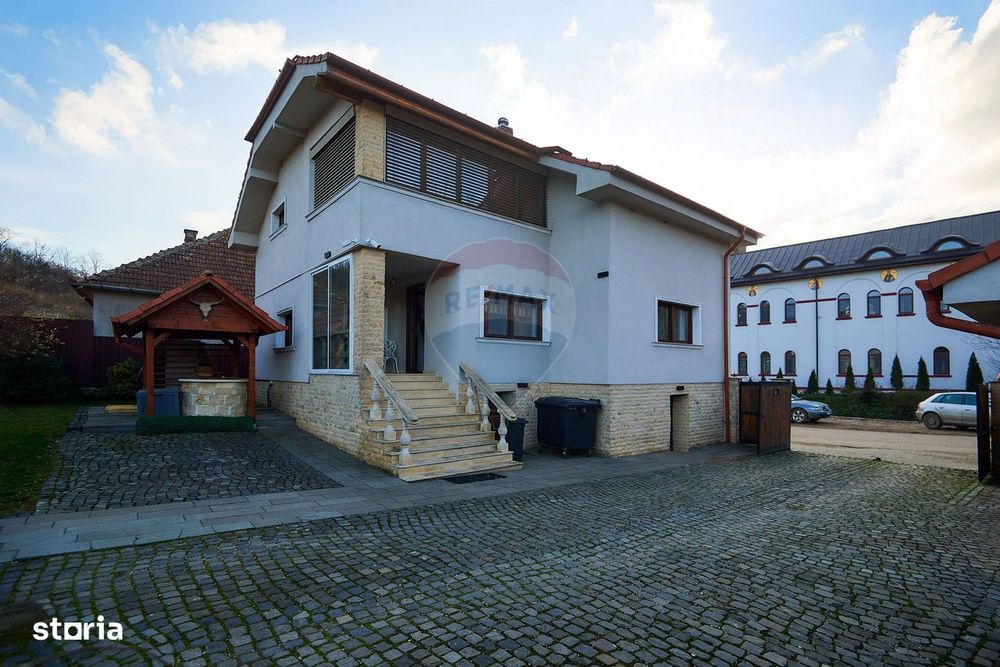 Casa / Vila cu 4 camere de vanzare la doar 30 de minute de Cluj