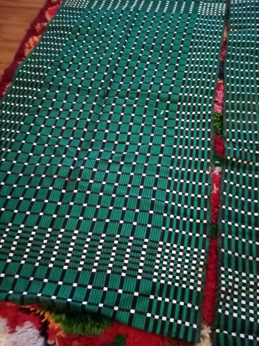 Продавам покривки за малки масички