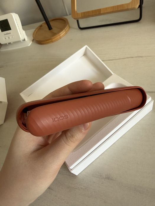 Iqos iluma i Vivid Terracotta