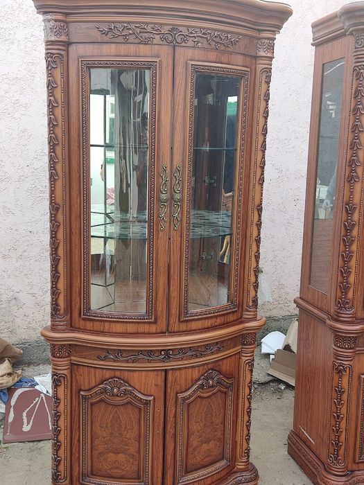 Продам комод и два серванта витрины