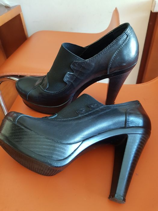 Кожени обувки с висок ток