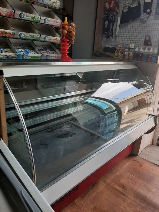 Моторсиз Ветрина Холодильник сотилади, размер 1,60см