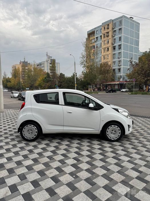 Chevrolet spark sotiladi
