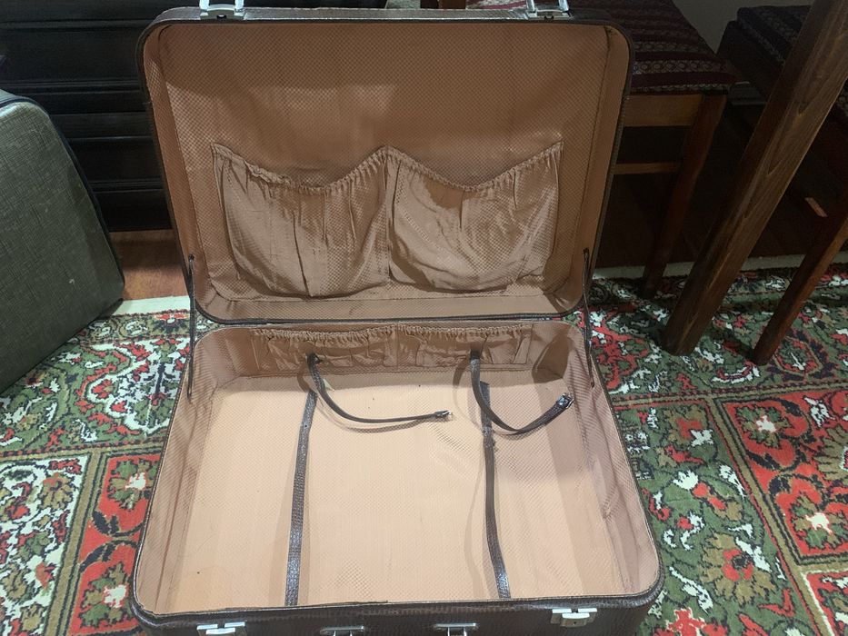 Советский чемодан в хорошем состоянии