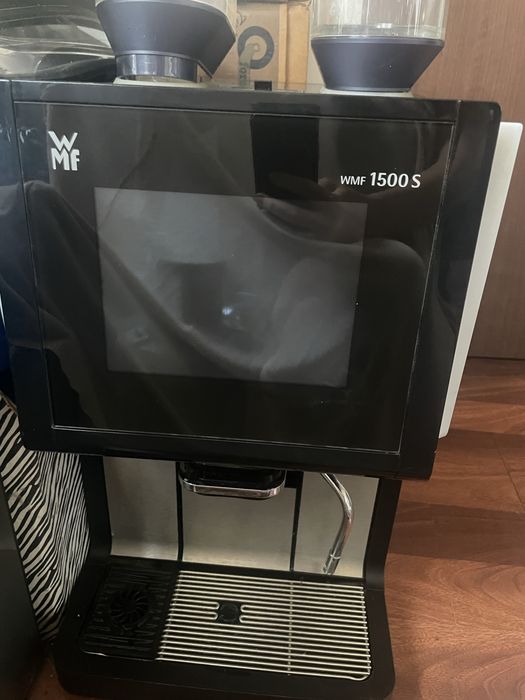 Esspresor WMF 1500S cu frigider