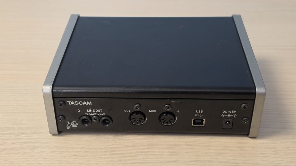 Interfață audio USB Tascam US-2x2