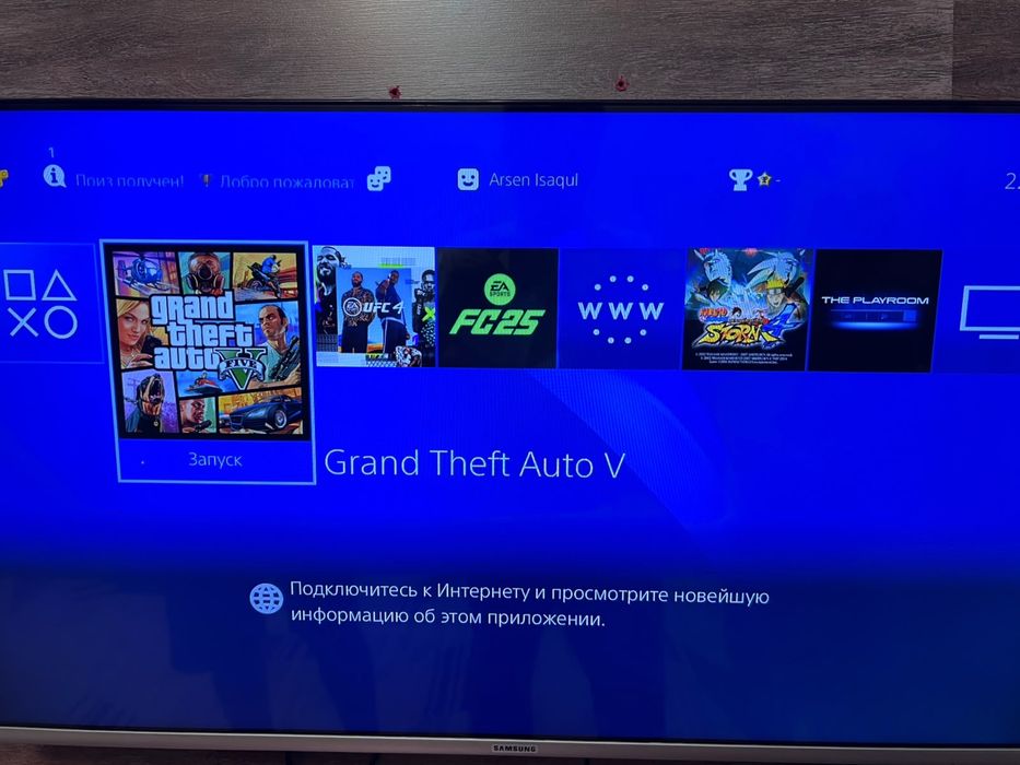 Playstation 4, с 2 джойстиками , есть торг