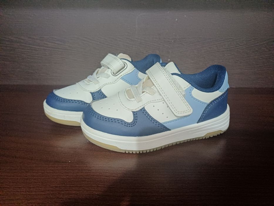 Adidași copii  marimea 25