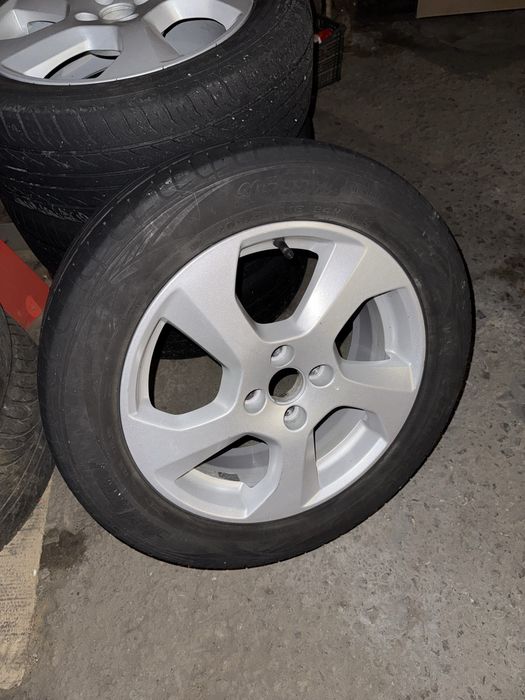 Продам комплект дисков с резиной 4/100 Лада Ларгус