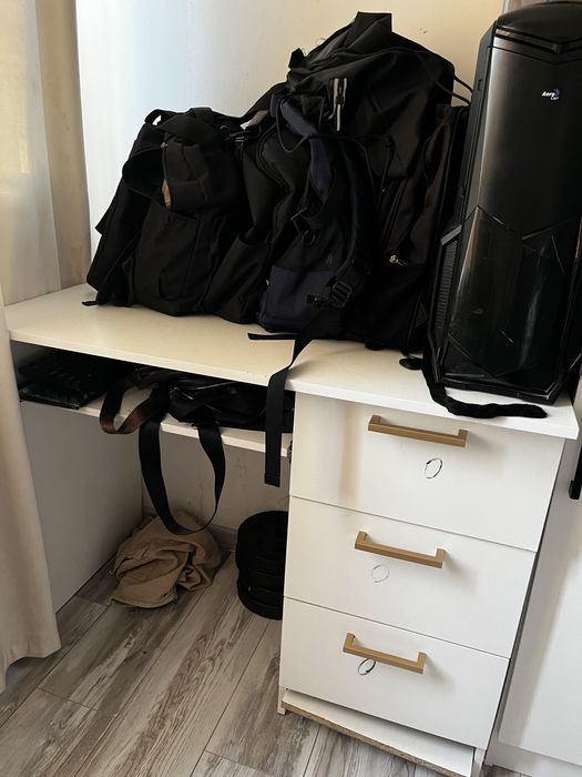 Книжный стол и шкаф