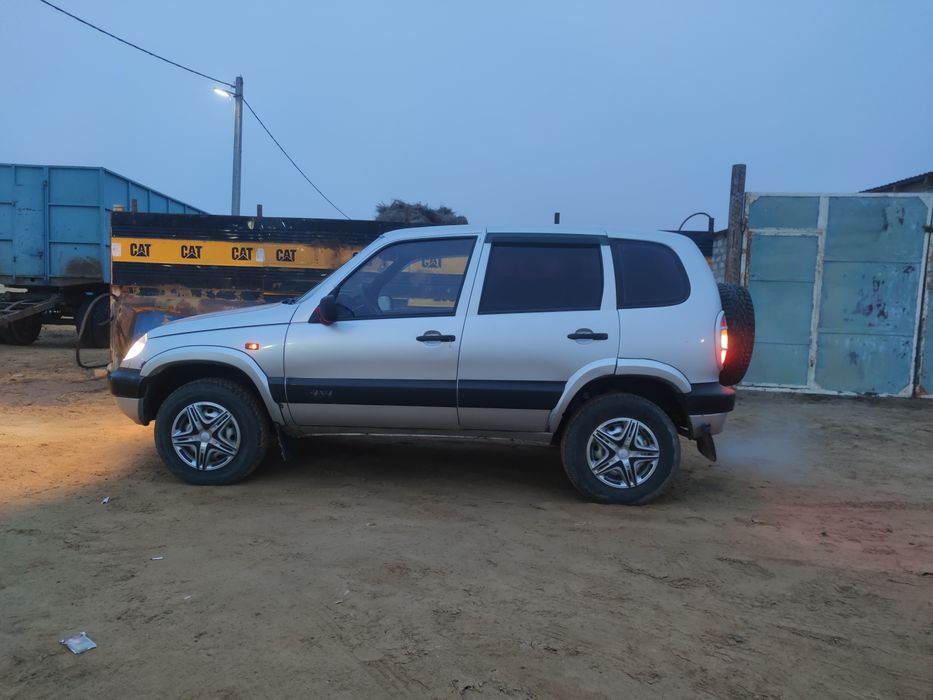 Шевролет     нива