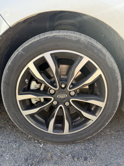 Продам резину 215/50 R17