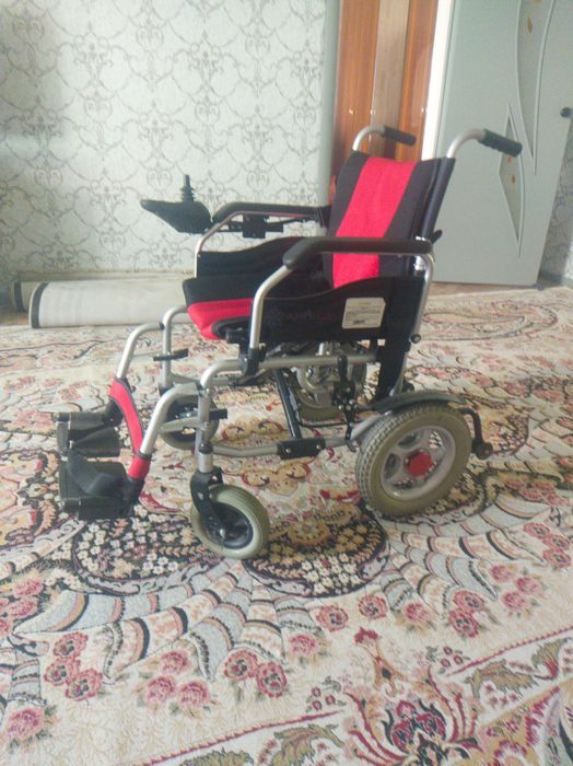 Электрическая инвалидная коляска