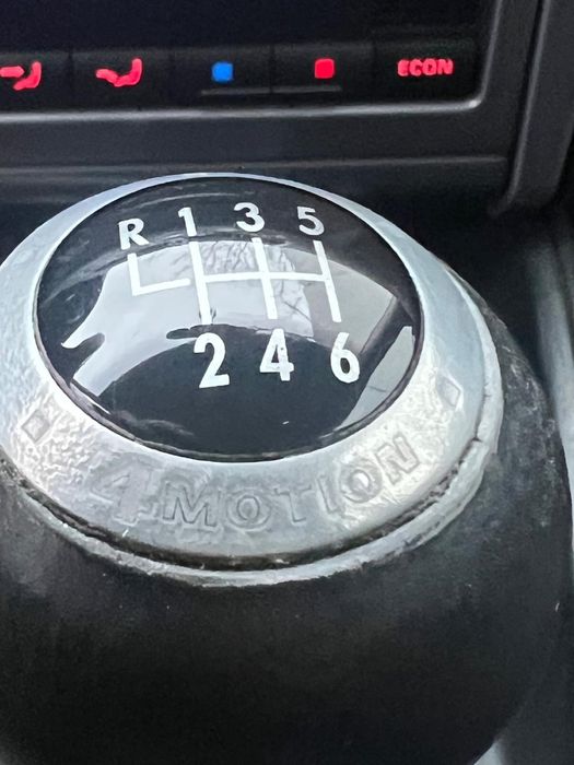 Vw Golf 4x4  clima tempomat navi scaune calde carlig remorcare