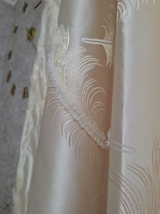 Продам новые комплект штор +тюль