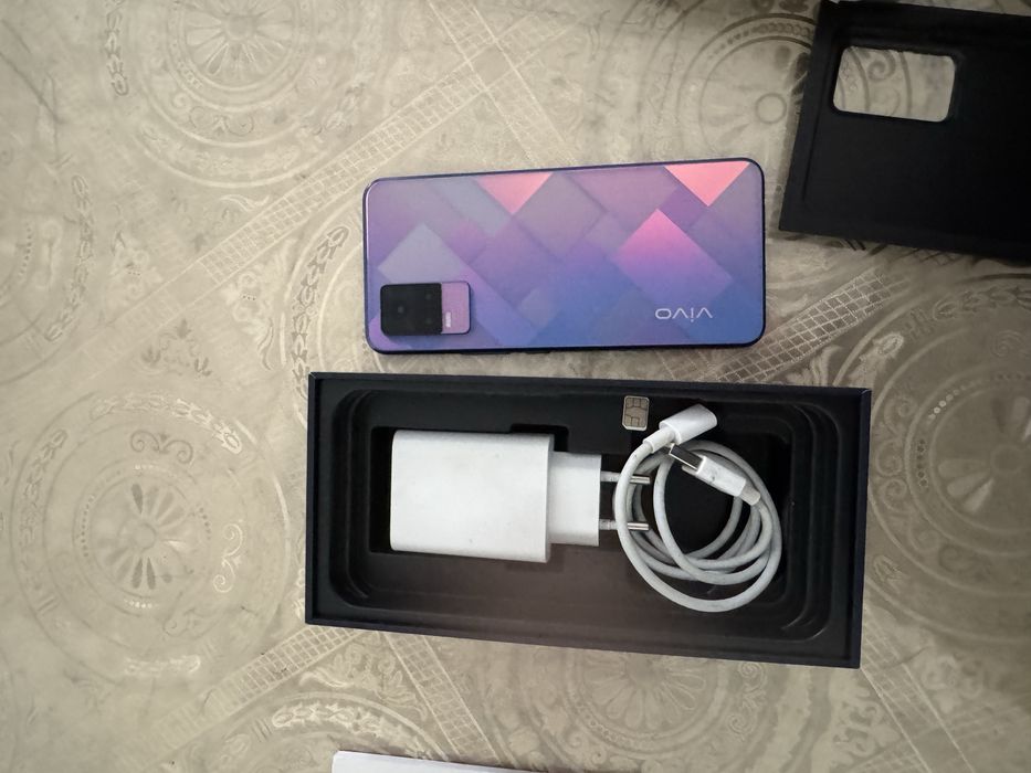 Vivo V21e 8/128 обмен Iphone