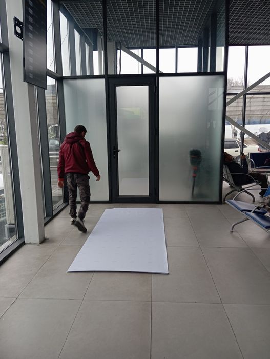 Тонировка, матовый туманка, рекламный самоклйка для офиса и зданий