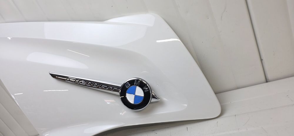 Carena laterala stanga faţă BMW R1200RT 2014-2018 cu emblema
