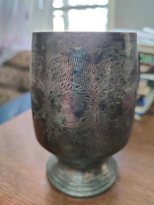 Серебряная чаша. Единственная. Очень древняя.