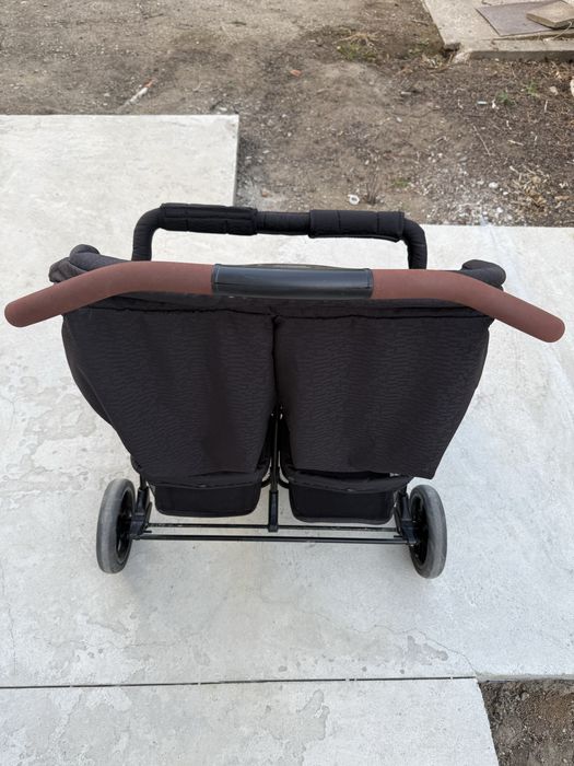 Бебешка количка за близнаци