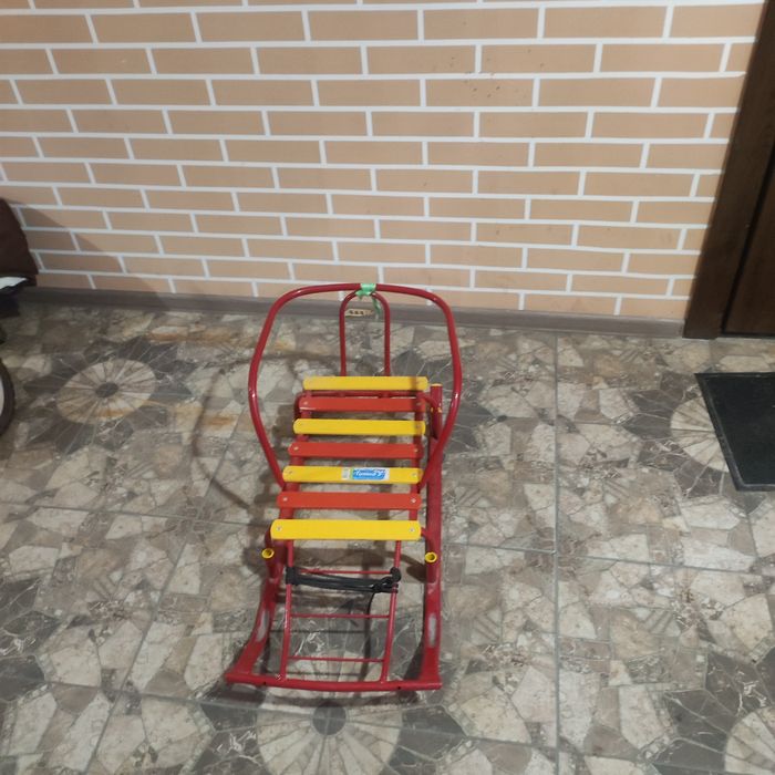 Детские красные санки