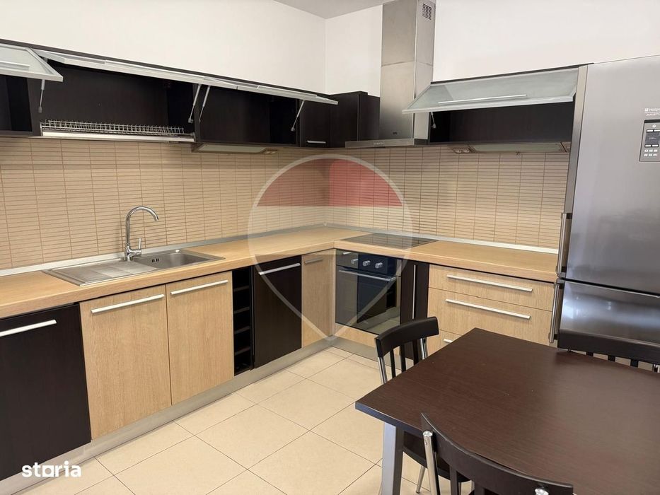 INCHIRIERE Apartament cu 3 camere + curte in zona Primaverii