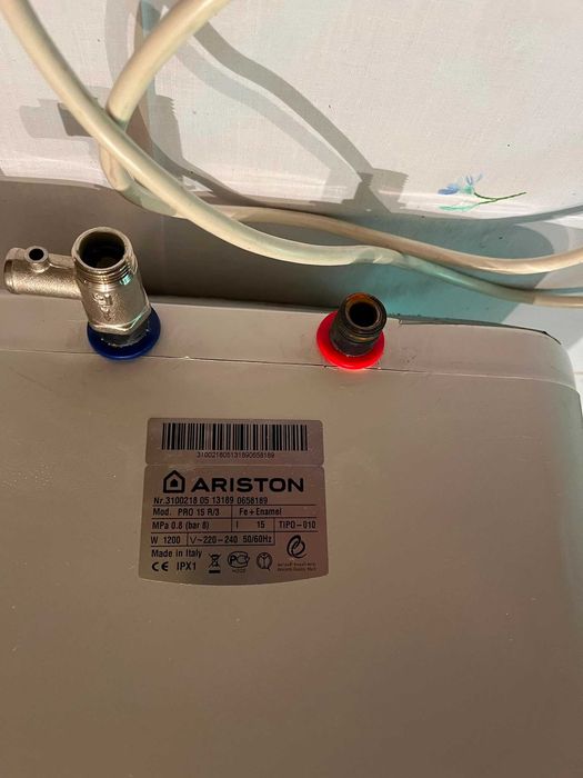 Boiler electric Ariston PRO 15 R/3, 15 litri, 1200W — folosit doar 6 luni