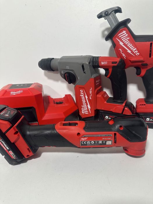 Set Milwaukee rotopercutor /fierastrau/multifunctionala/ M18 FUEL - FHX + FMT + Hackzall + 2 acumulatori + M18 DBSC