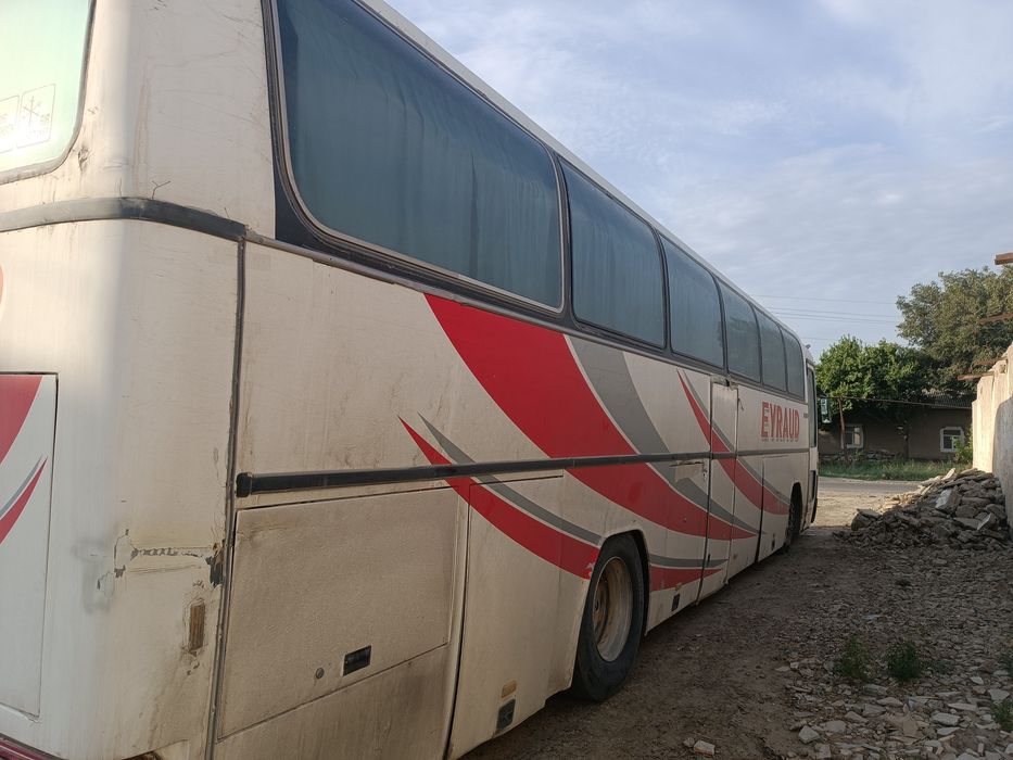 Mercedes bens avtobus sotiladi