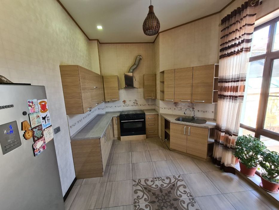 Продам новый 2 этажный, 3-х уровневый дом по улице