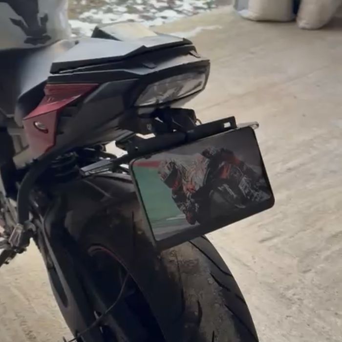 Suport numar moto cu rabatare electrica