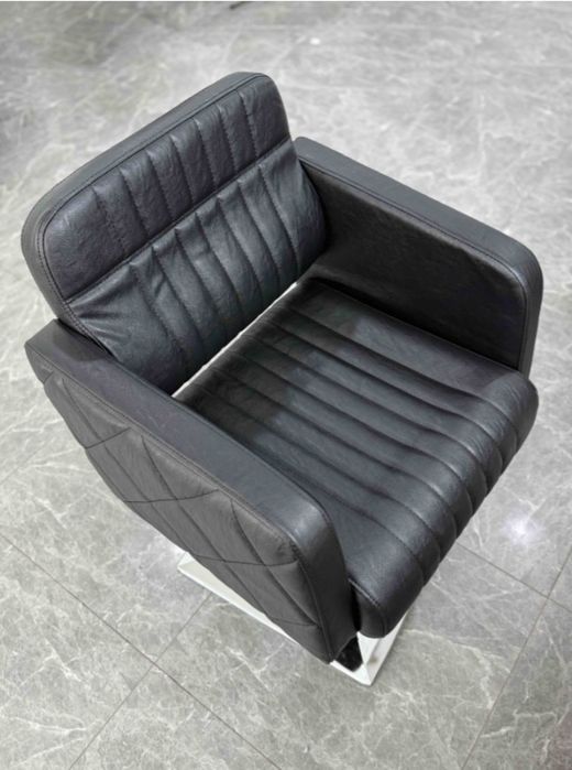 Кресло парикмахерское продаю