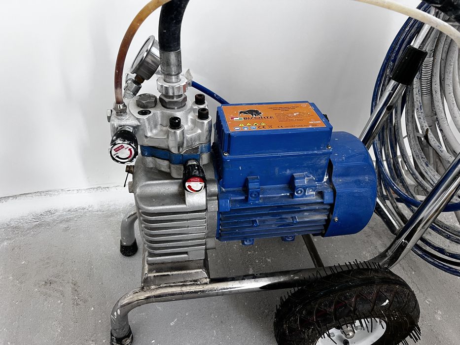 Pompa pt zugravit bisonte-stare bună.