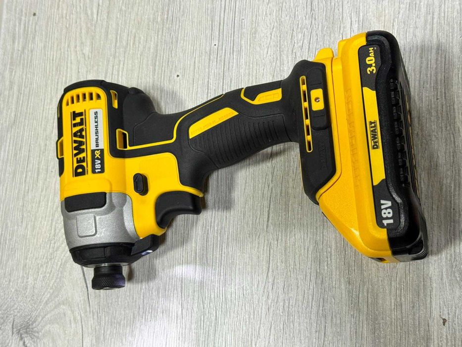 Акумулаторен Безчетков Винтоверт DeWalt DCF787  18V  XR