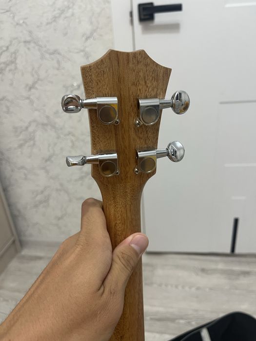 Продам Укулеле почти новый