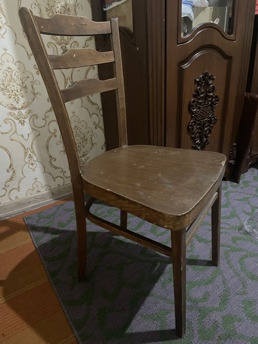 Stulya v xoroshem sostoyanii srochna prodam