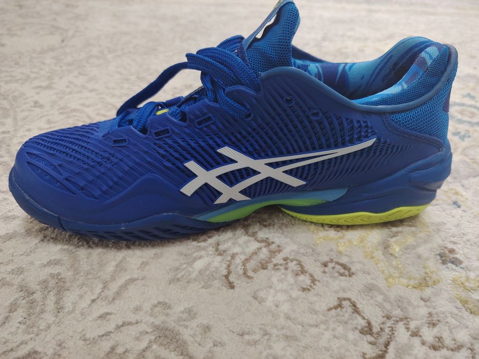 Продам кроссовки Асикс