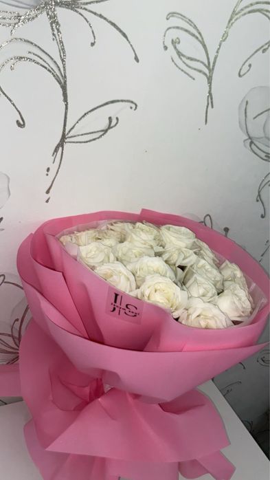 Продам белые розы 25шт.