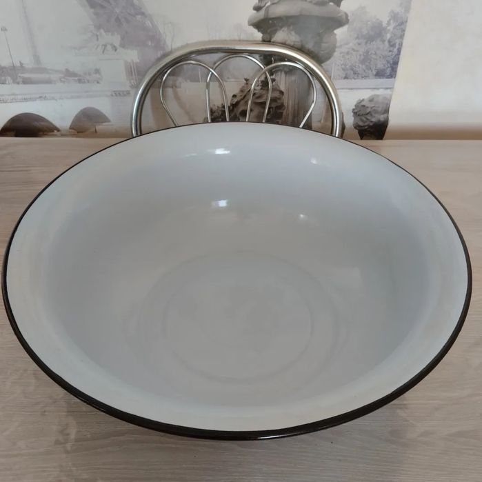 Тазик большой новый эмалированный