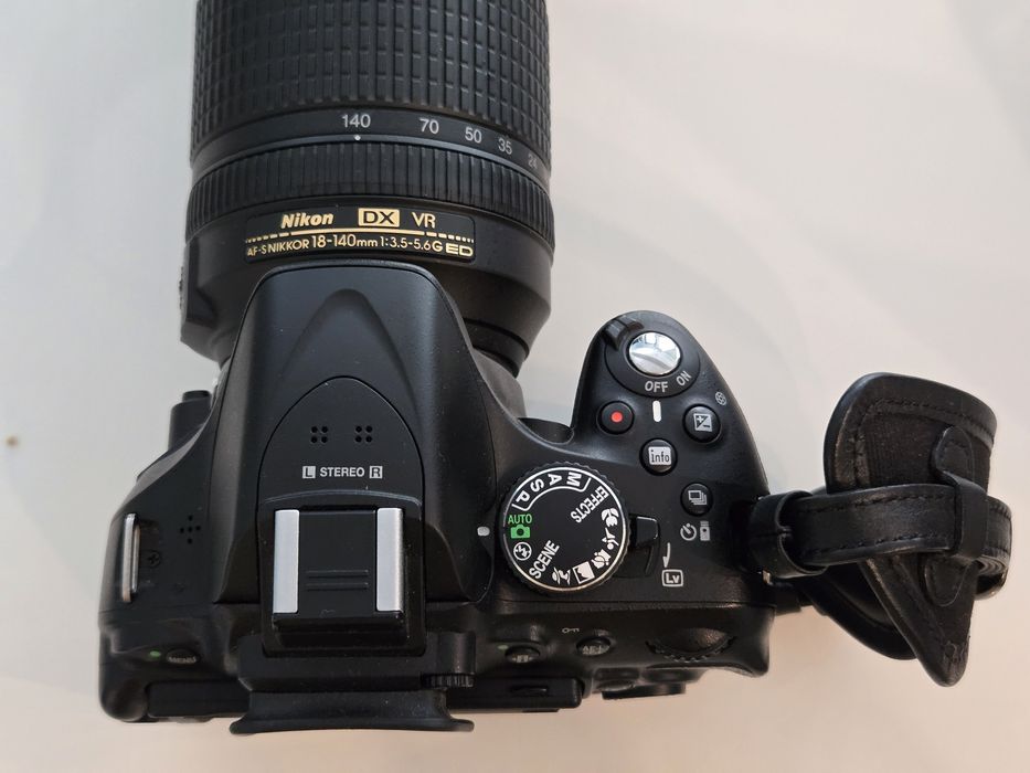 Set Complet Nikon D5200 - Obiectiv Versatil 18-140mm + Fix 50mm f/1.8 + Filtru Hoya + Geantă Lowepro