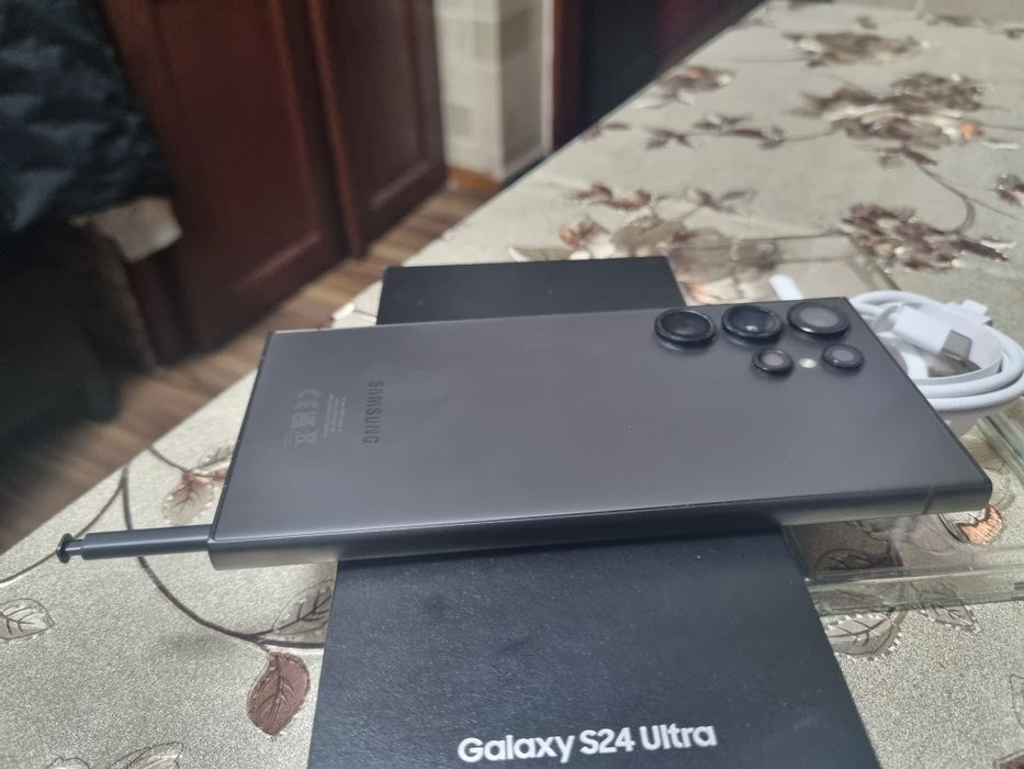 Samsung Galaxy S24 Ultra 256gb/Negru ca și nou