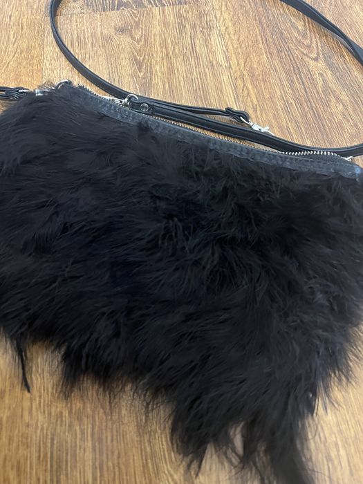 Чанта с пера има и дълга дръжка